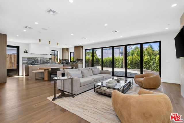 8671 Clifton Way, Beverly Hills, CA 90211