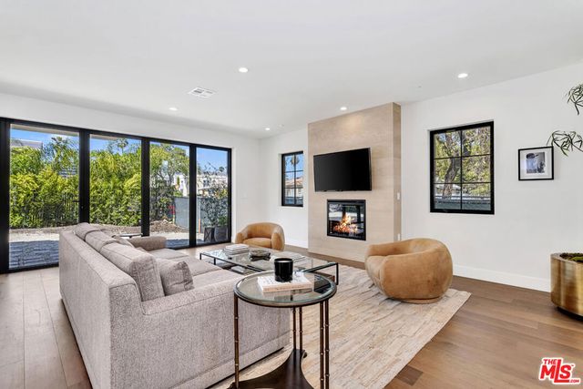 8671 Clifton Way, Beverly Hills, CA 90211