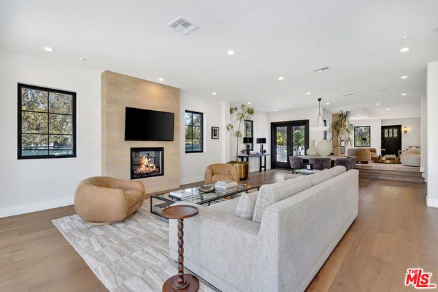 8671 Clifton Way, Beverly Hills, CA 90211