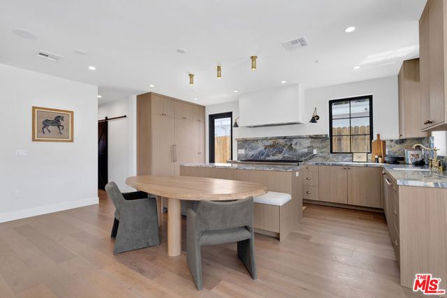 8671 Clifton Way, Beverly Hills, CA 90211