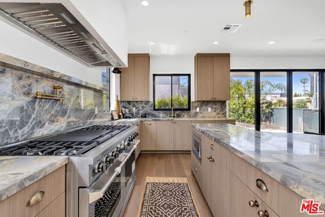 8671 Clifton Way, Beverly Hills, CA 90211