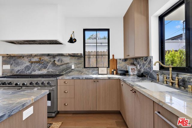 8671 Clifton Way, Beverly Hills, CA 90211