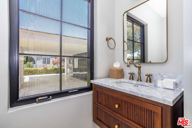 8671 Clifton Way, Beverly Hills, CA 90211