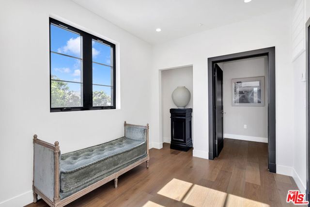 8671 Clifton Way, Beverly Hills, CA 90211