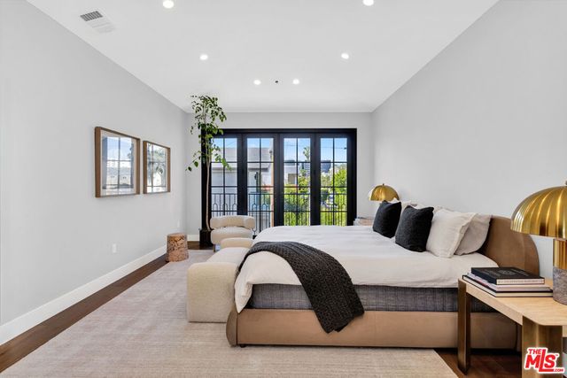 8671 Clifton Way, Beverly Hills, CA 90211