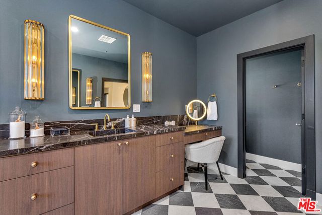 8671 Clifton Way, Beverly Hills, CA 90211