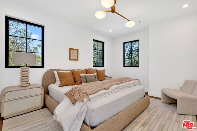 8671 Clifton Way, Beverly Hills, CA 90211
