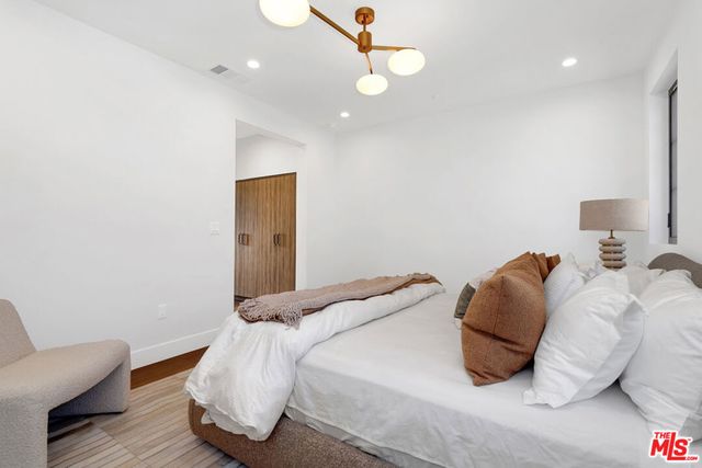 8671 Clifton Way, Beverly Hills, CA 90211