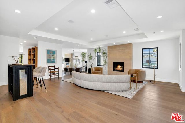 8671 Clifton Way, Beverly Hills, CA 90211