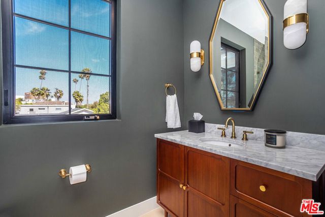 8671 Clifton Way, Beverly Hills, CA 90211
