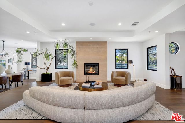 8671 Clifton Way, Beverly Hills, CA 90211