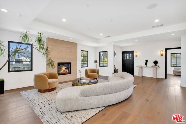 8671 Clifton Way, Beverly Hills, CA 90211