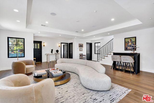 8671 Clifton Way, Beverly Hills, CA 90211