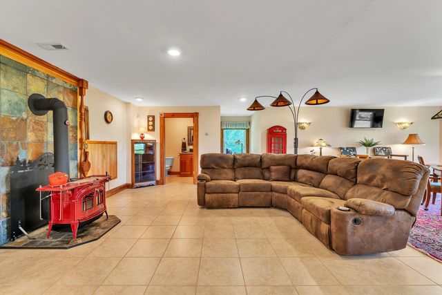 4647 Lake Road, Newport Town, VT 05857