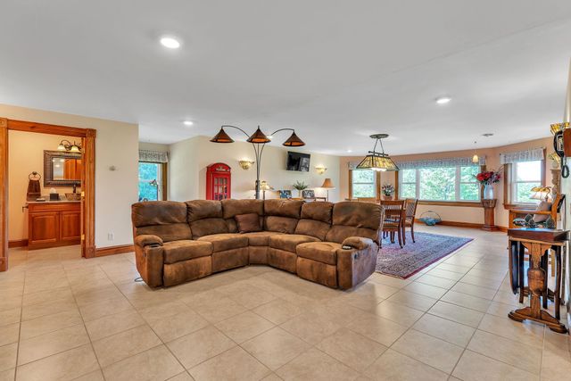 4647 Lake Road, Newport Town, VT 05857