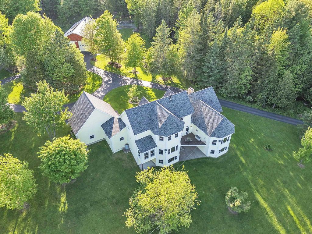 4647 Lake Road, Newport Town, VT 05857