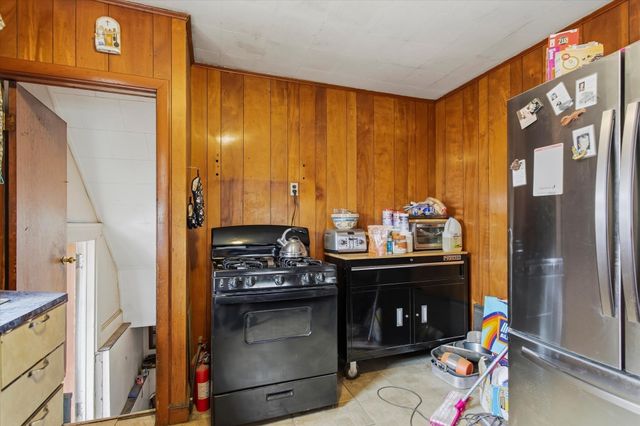 14 Beckert Ave, Revere, MA 02151