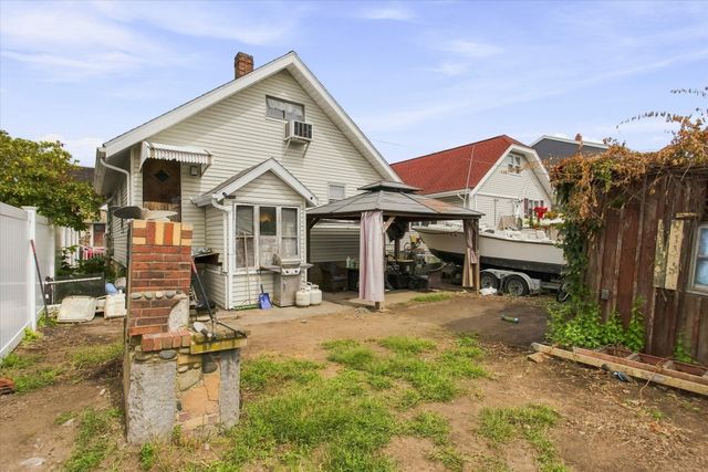 14 Beckert Ave, Revere, MA 02151