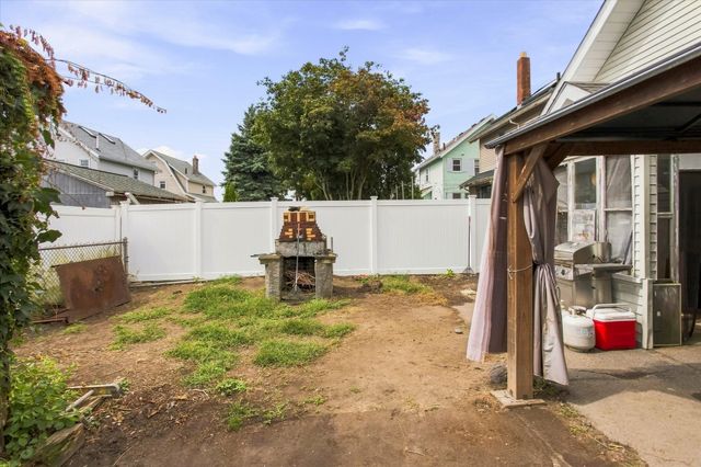 14 Beckert Ave, Revere, MA 02151