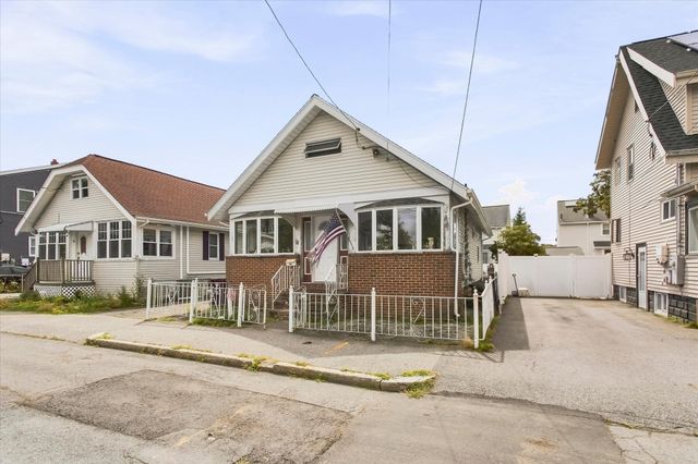 14 Beckert Ave, Revere, MA 02151