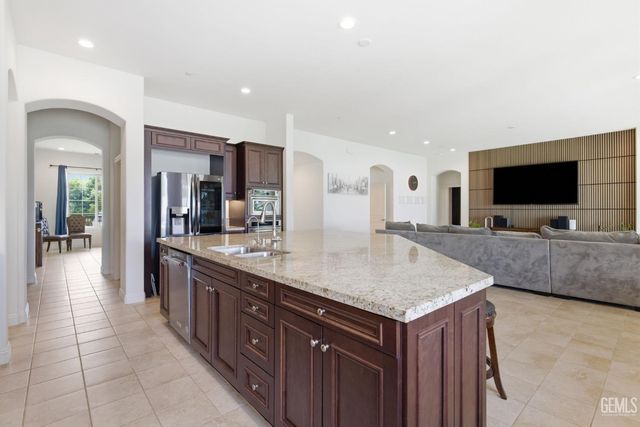 3910 Shelley Anne Way, Bakersfield, CA 93311