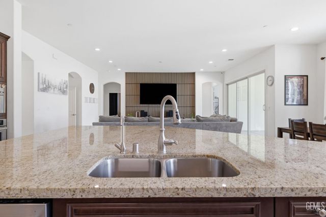 3910 Shelley Anne Way, Bakersfield, CA 93311