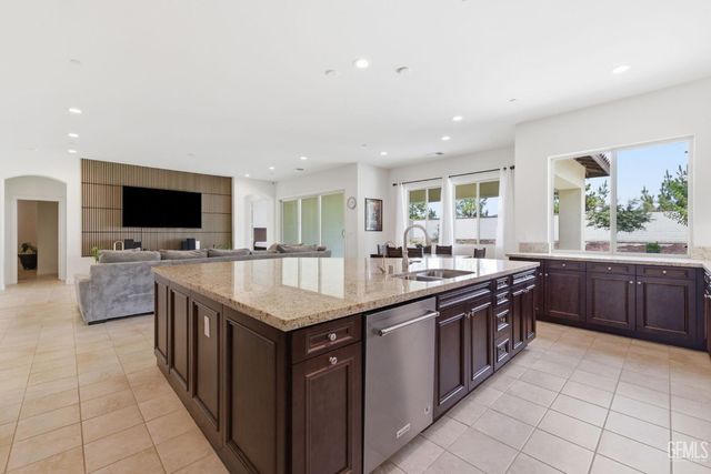 3910 Shelley Anne Way, Bakersfield, CA 93311