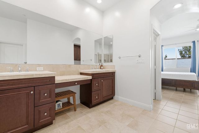 3910 Shelley Anne Way, Bakersfield, CA 93311