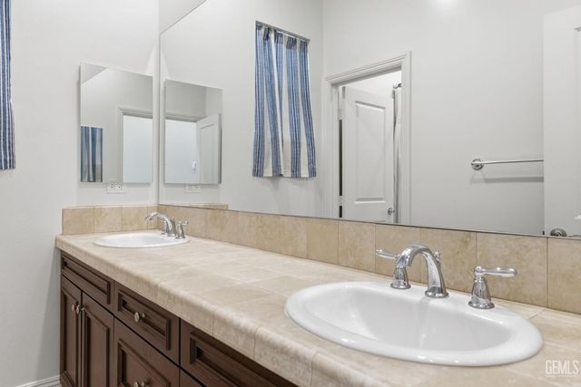 3910 Shelley Anne Way, Bakersfield, CA 93311