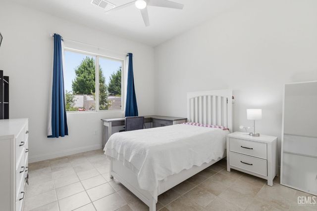 3910 Shelley Anne Way, Bakersfield, CA 93311