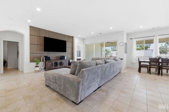 3910 Shelley Anne Way, Bakersfield, CA 93311