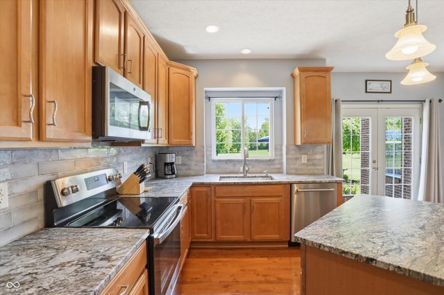 9449 Shadow Rock Circle, Zionsville, IN 46077
