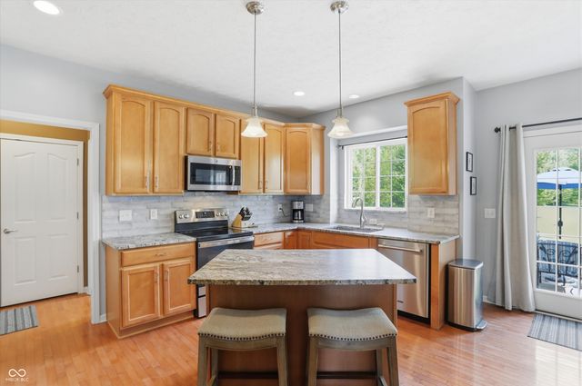 9449 Shadow Rock Circle, Zionsville, IN 46077