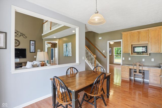 9449 Shadow Rock Circle, Zionsville, IN 46077