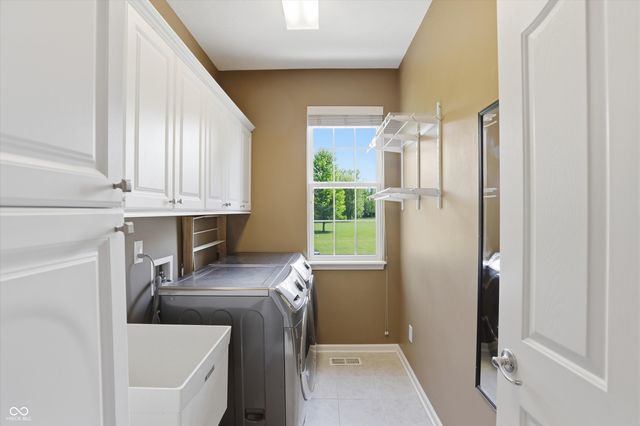 9449 Shadow Rock Circle, Zionsville, IN 46077