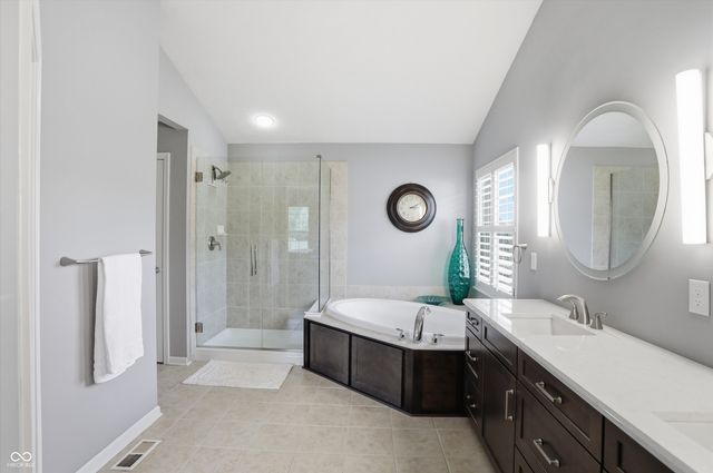 9449 Shadow Rock Circle, Zionsville, IN 46077
