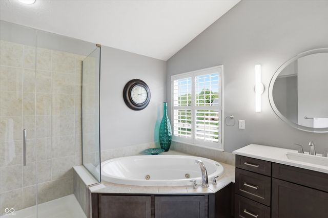 9449 Shadow Rock Circle, Zionsville, IN 46077
