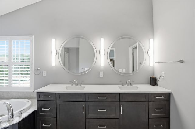 9449 Shadow Rock Circle, Zionsville, IN 46077