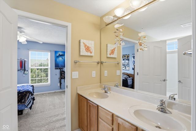 9449 Shadow Rock Circle, Zionsville, IN 46077