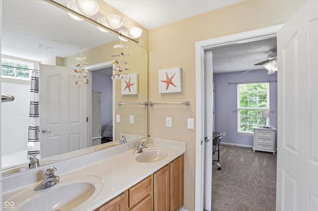 9449 Shadow Rock Circle, Zionsville, IN 46077