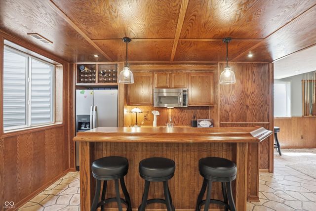 9449 Shadow Rock Circle, Zionsville, IN 46077
