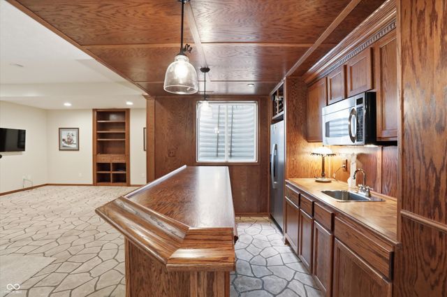 9449 Shadow Rock Circle, Zionsville, IN 46077
