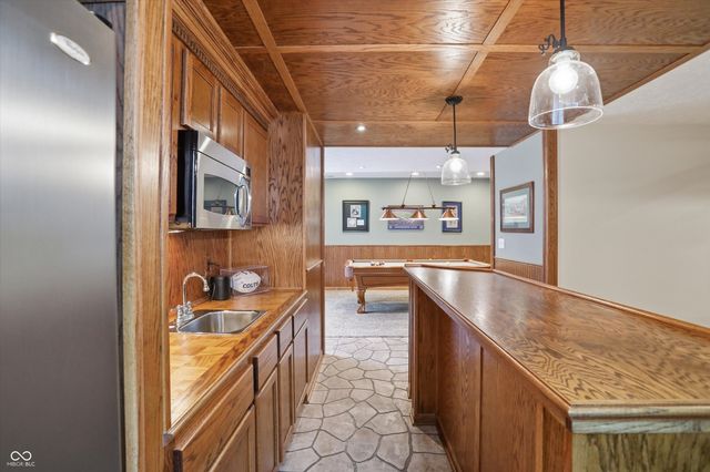 9449 Shadow Rock Circle, Zionsville, IN 46077