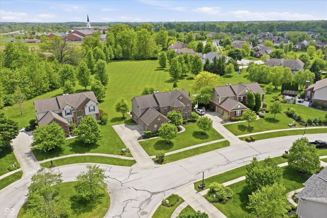 9449 Shadow Rock Circle, Zionsville, IN 46077