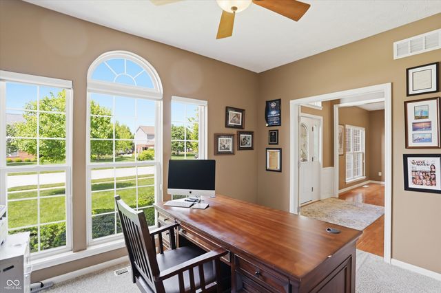 9449 Shadow Rock Circle, Zionsville, IN 46077