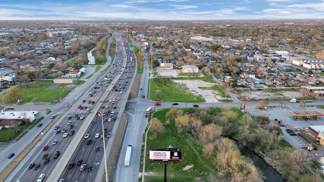 2636 North Freeway, Houston, TX 77009