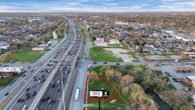 2636 North Freeway, Houston, TX 77009