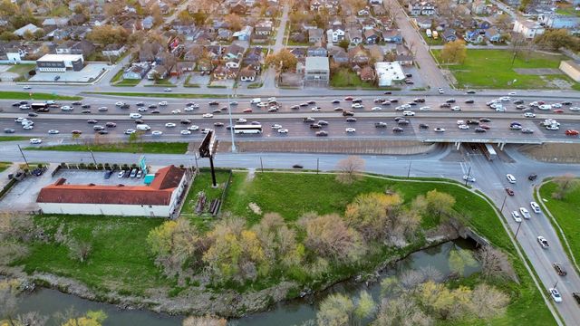 2636 North Freeway, Houston, TX 77009