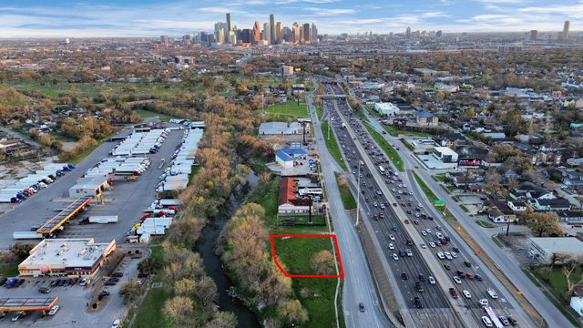 2636 North Freeway, Houston, TX 77009