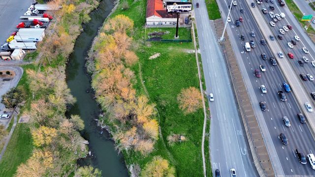 2636 North Freeway, Houston, TX 77009